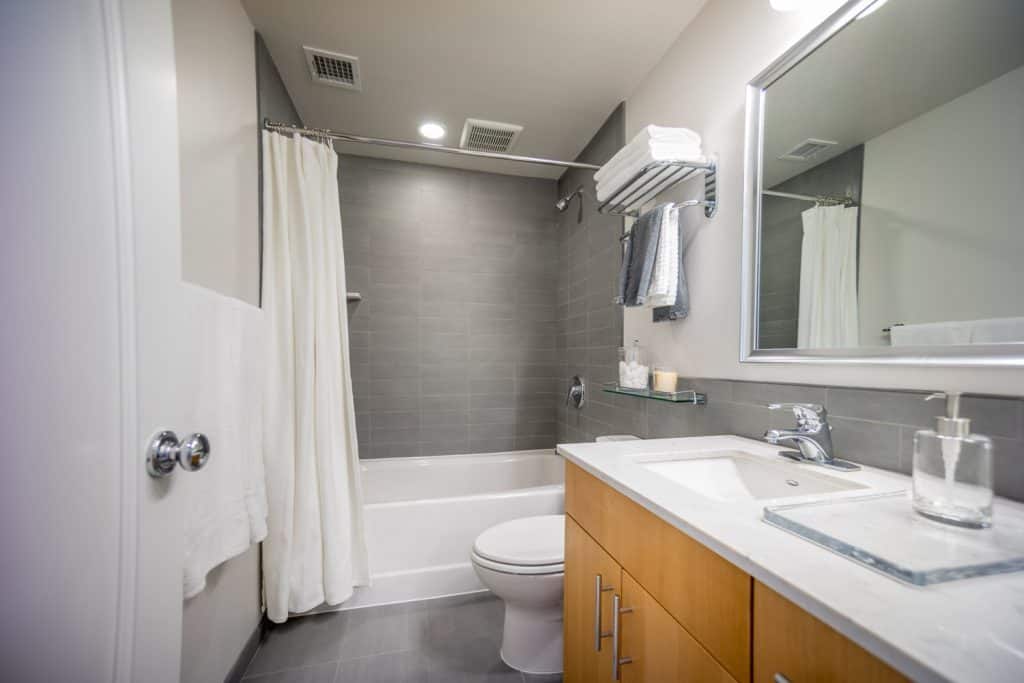 Sutton Plaza Apartment Bathroom